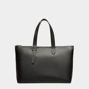 Tote in Black Grained Leather