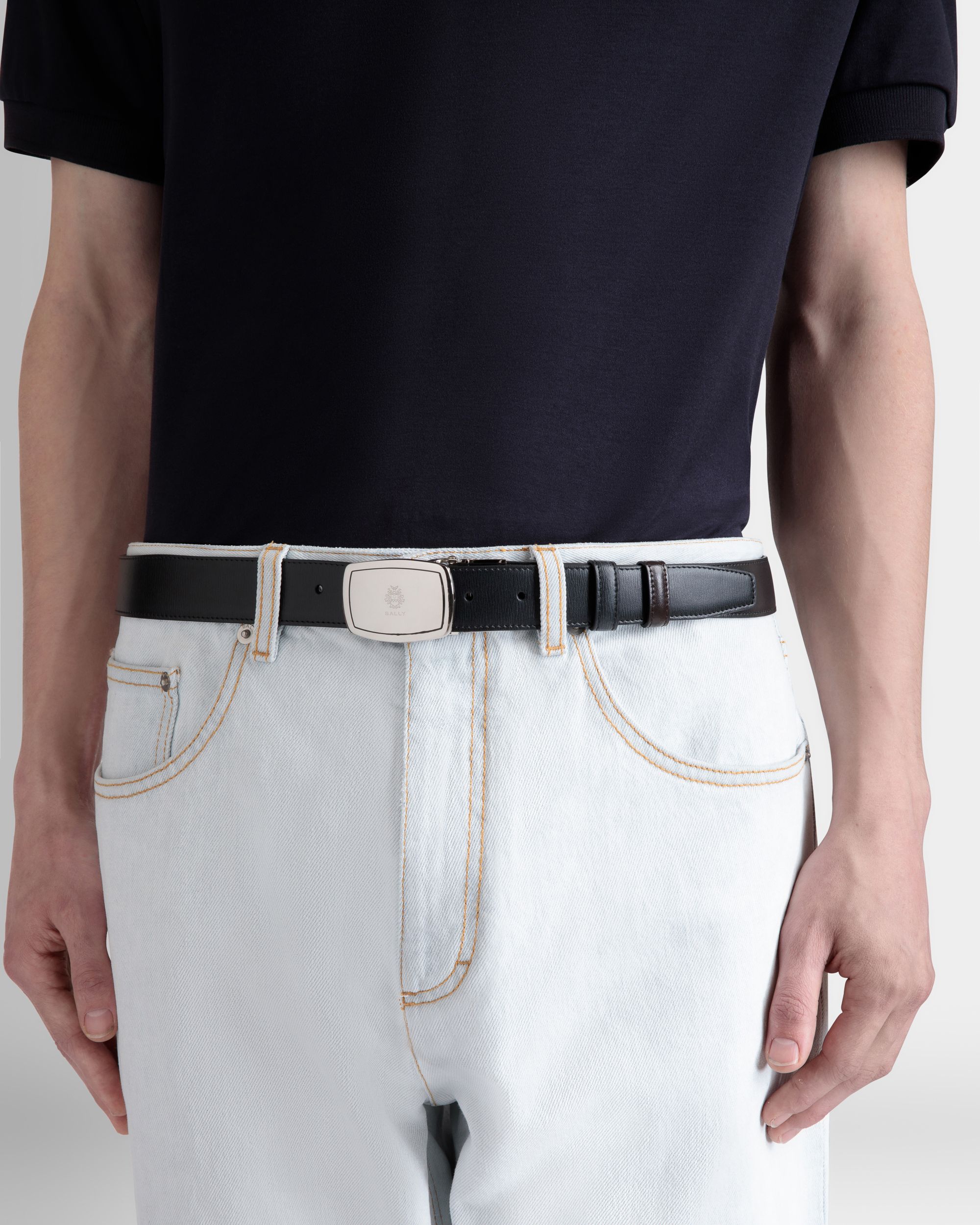 Shiffie 35mm Reversible Belt in Red and White Fabric And Black Leather - Image 4