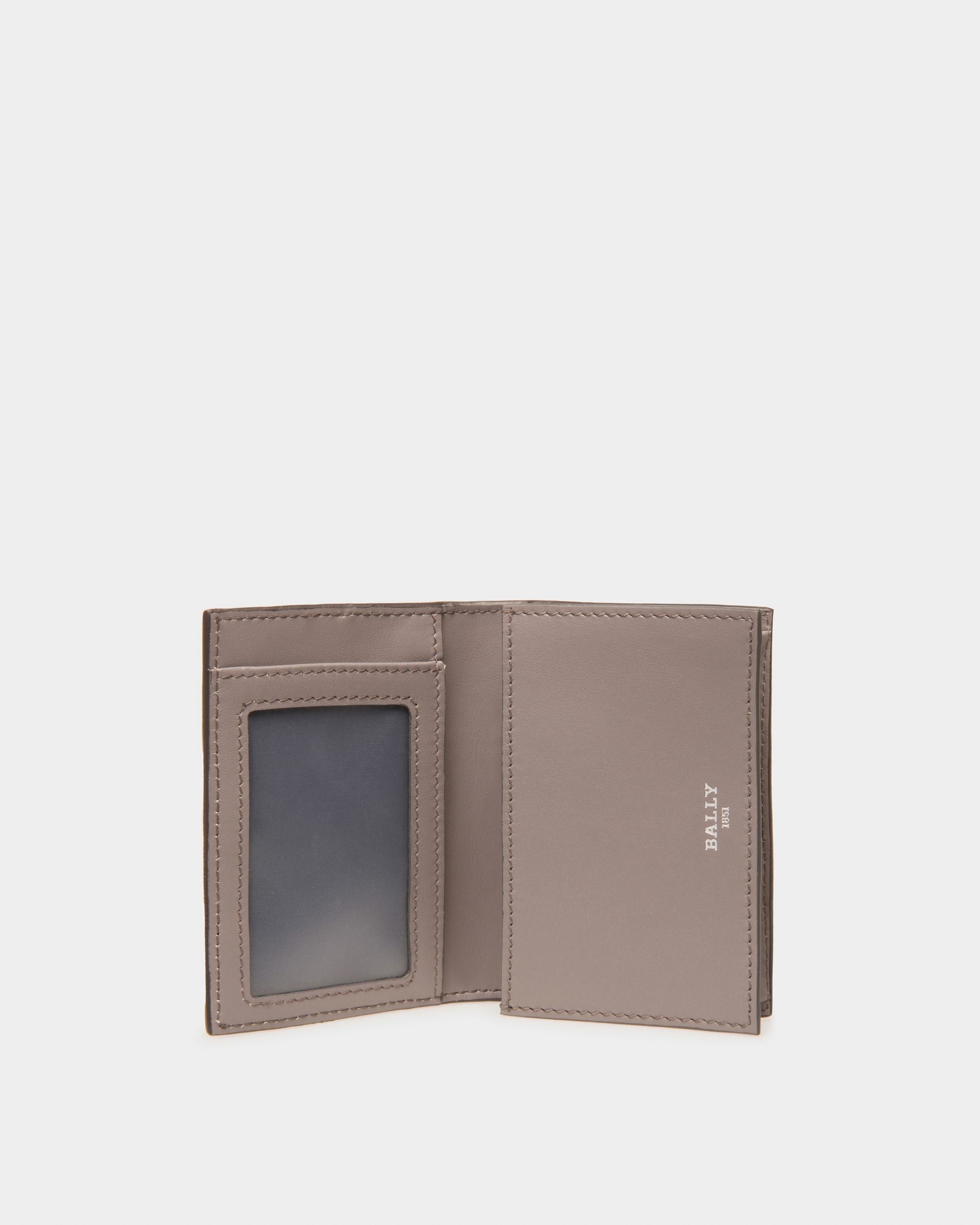 Balee Leather Beniness Card Holder In Army Green - Image 3
