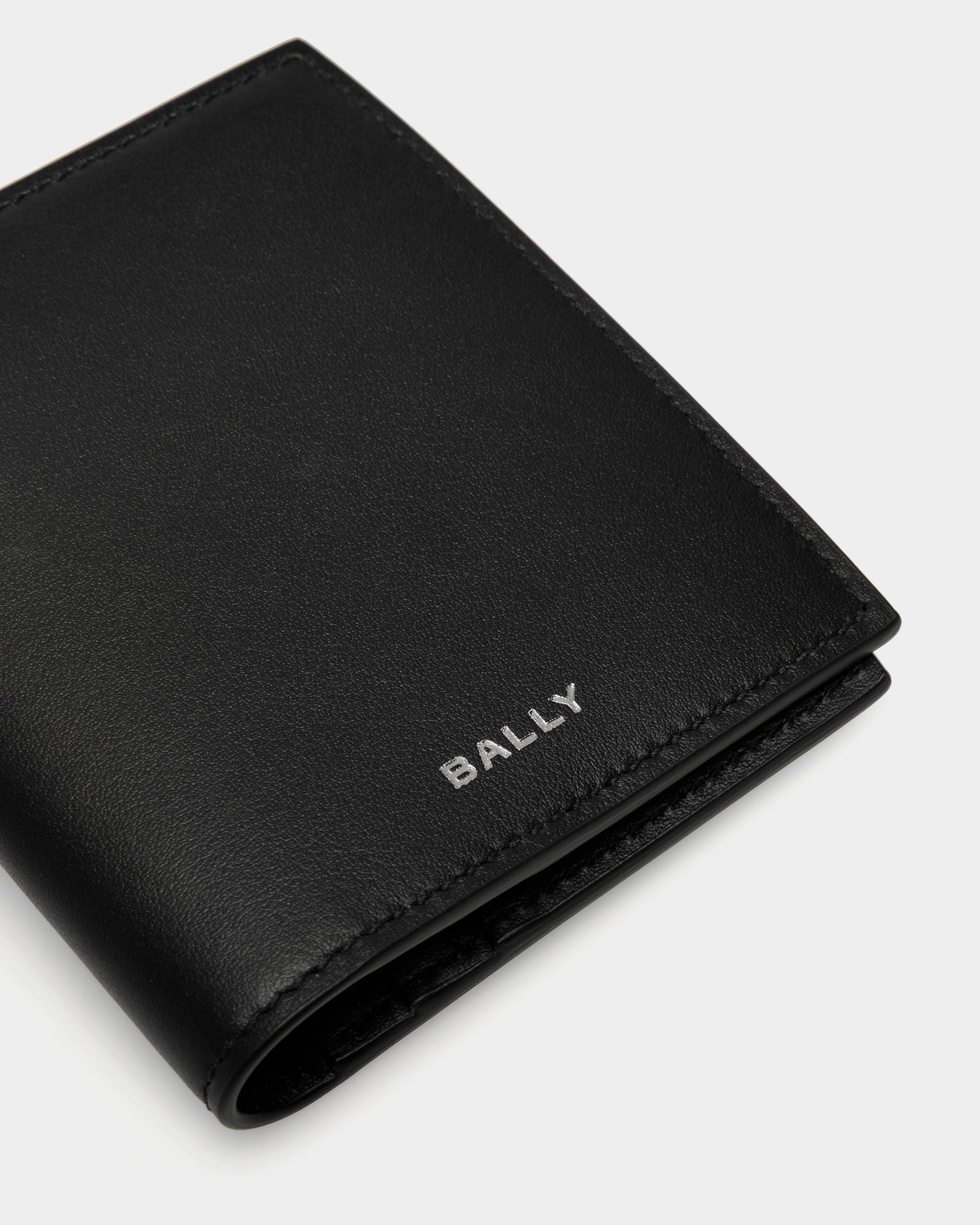 Deco Bifold Wallet in Black Leather - Image 4