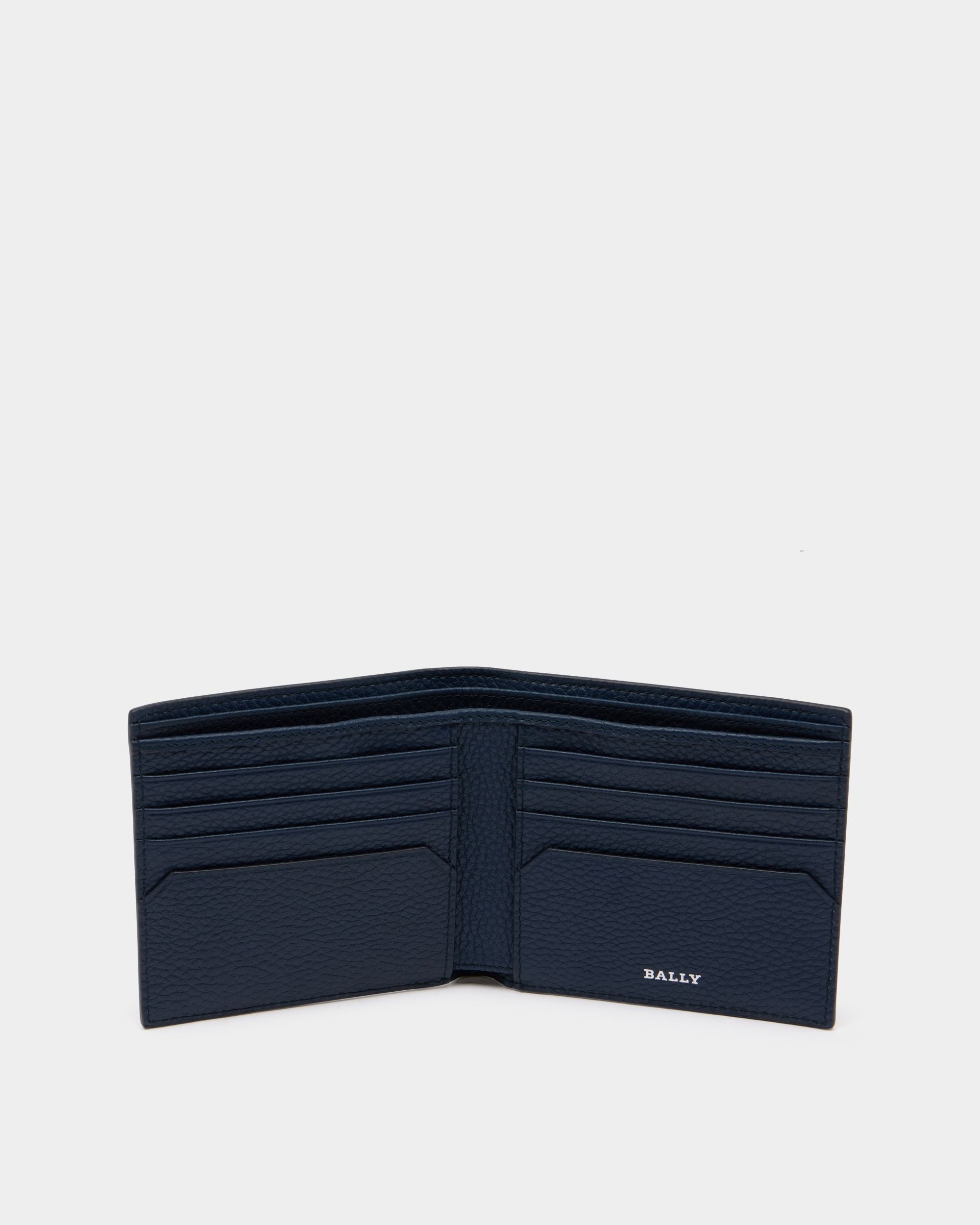 York Bifold Wallet in Navy Blue Grained Leather - Image 3
