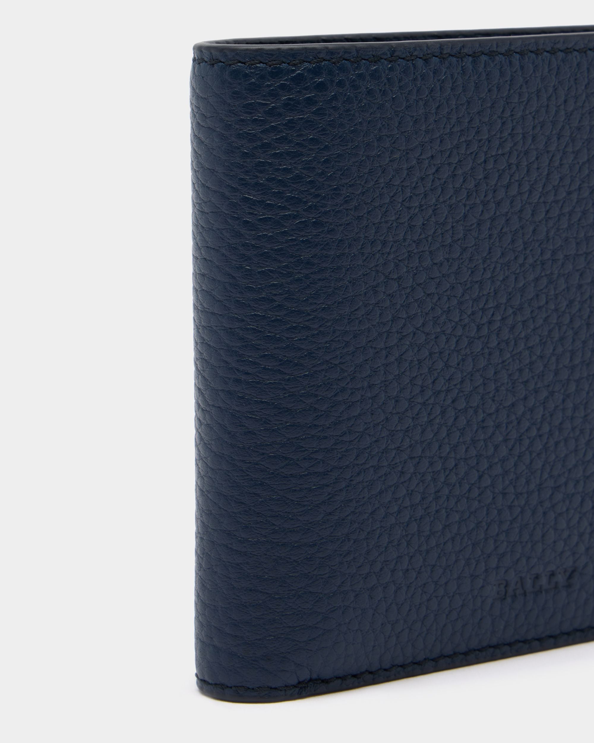 York Bifold Wallet in Navy Blue Grained Leather - Image 4