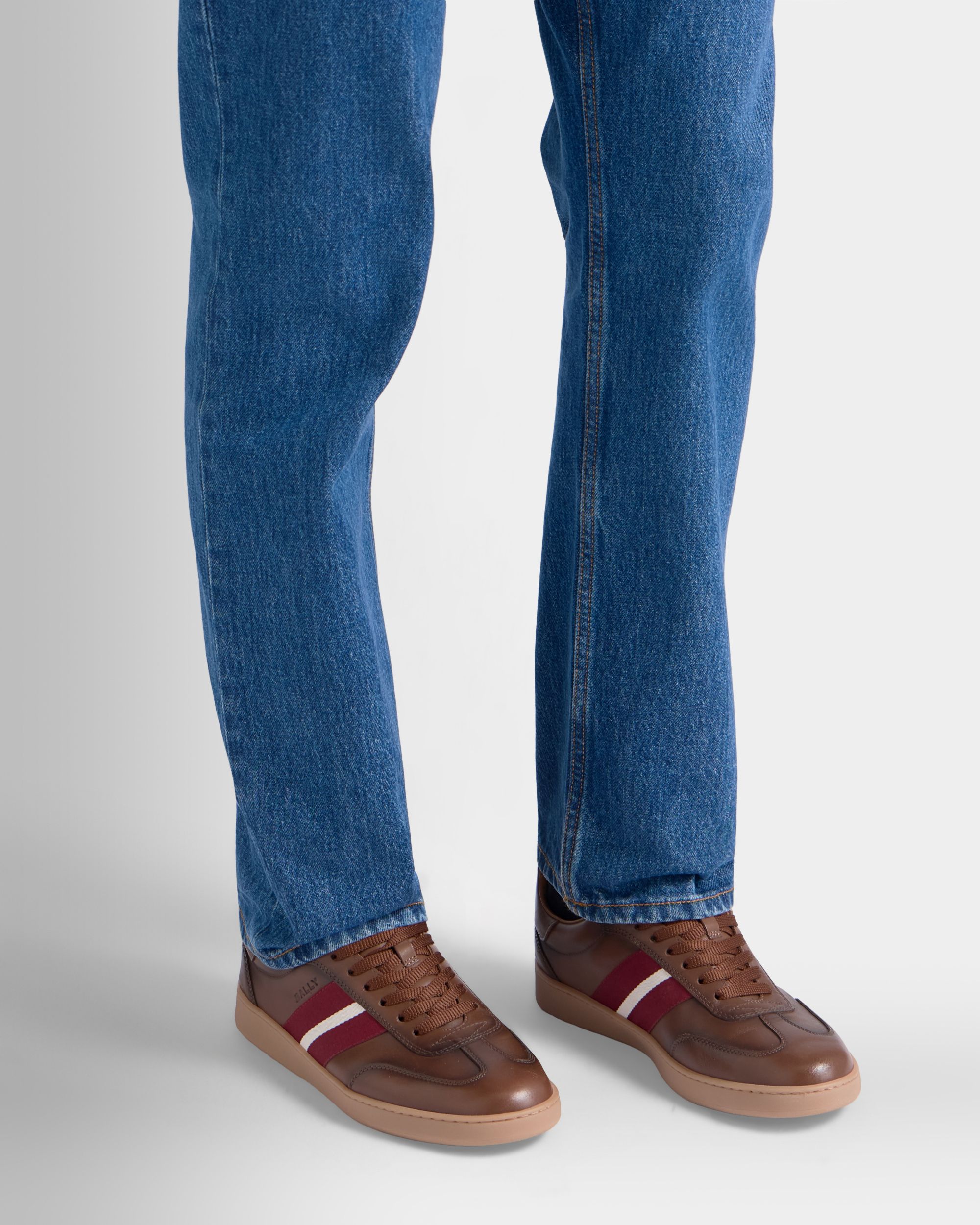 Retro Crest Sneaker In Brown Leather