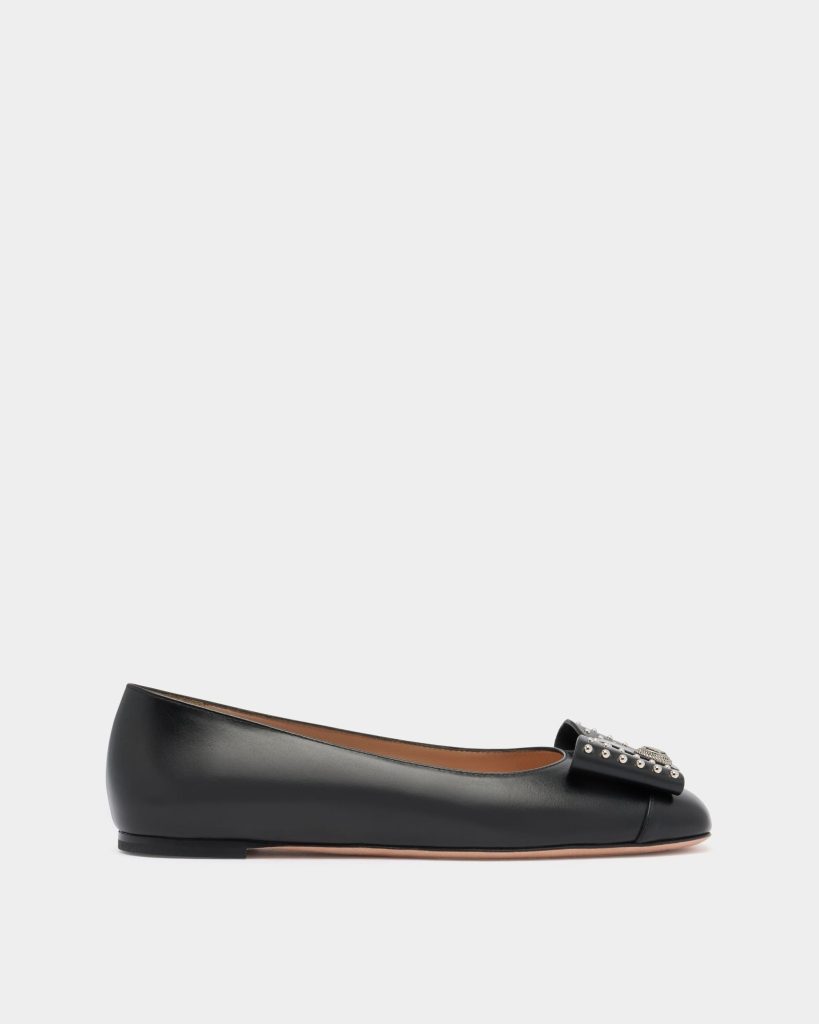 B-Bow Flat in Black Leather