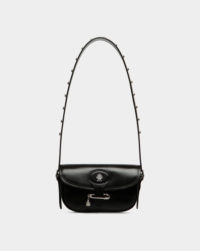 Beckett Minibag in Black Leather With a Bally Pin
