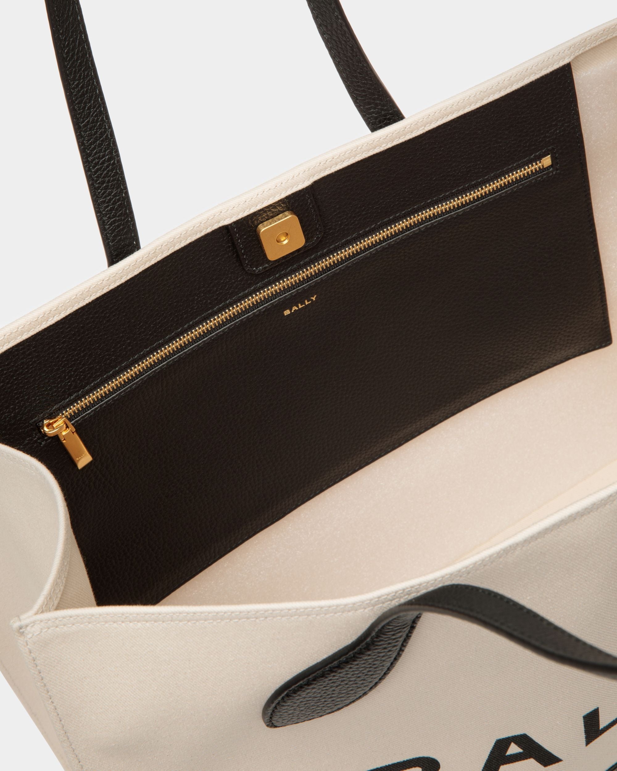 Bar Tote Bag In Natural And Black Fabric - Image 4