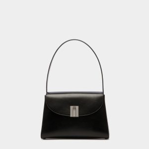Ollam Shoulder Bag In Black Leather