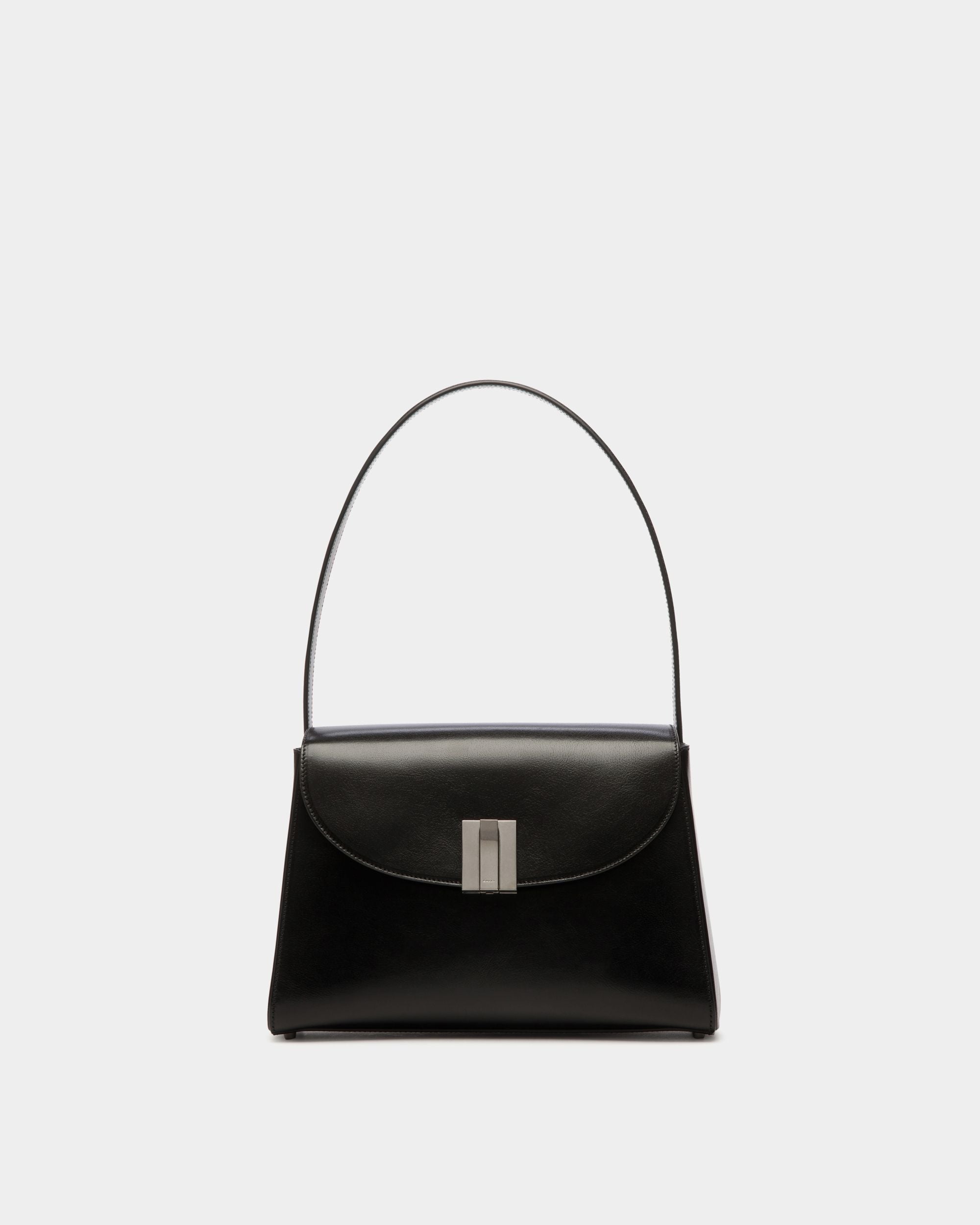 Ollam Shoulder Bag In Black Leather