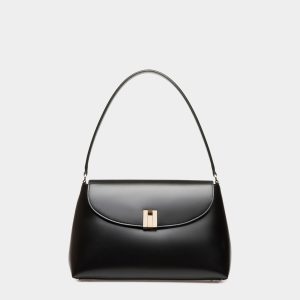 Ollam Shoulder Bag In Black Leather
