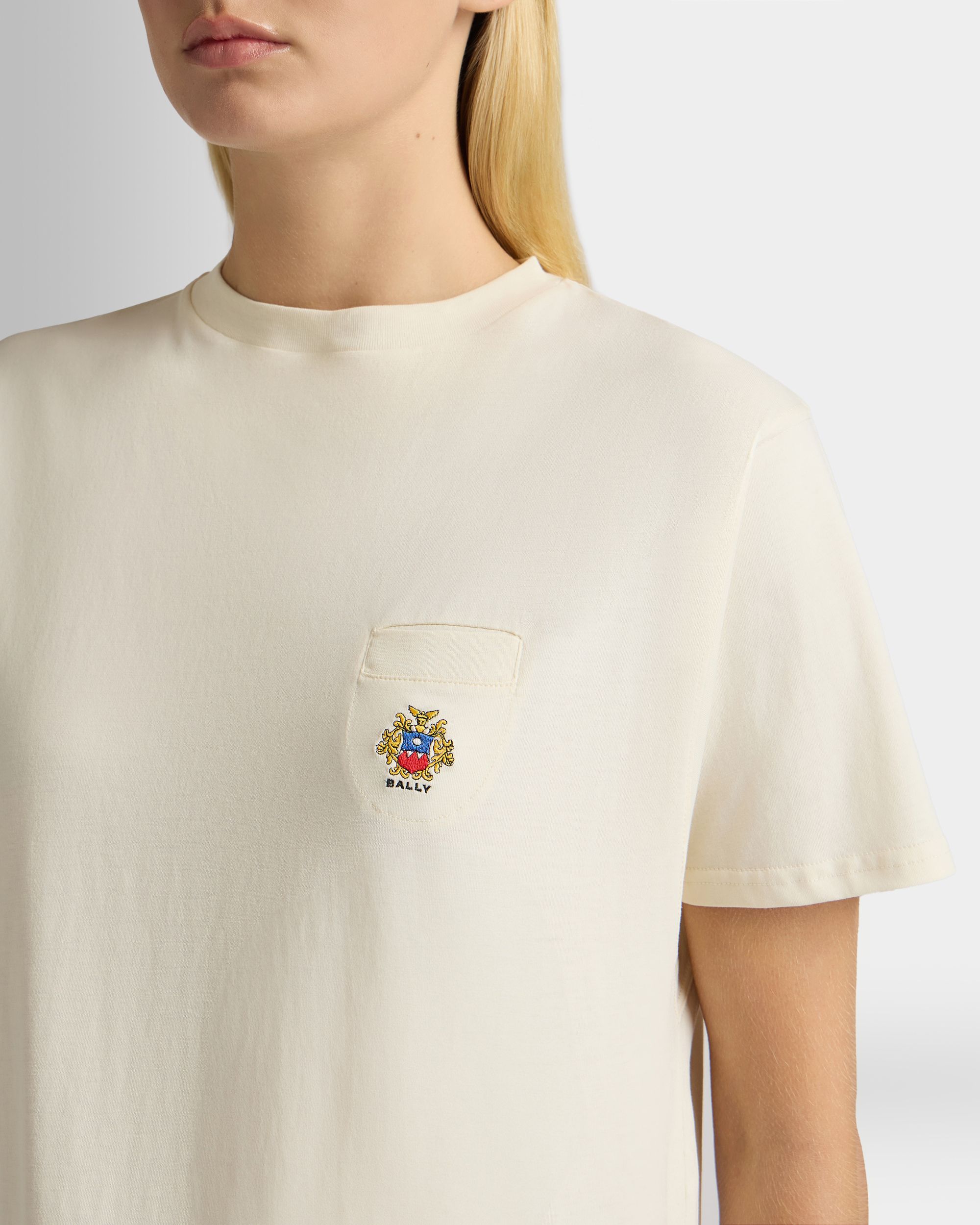T-Shirt in Ivory Cotton With a Bally Crest - Image 3