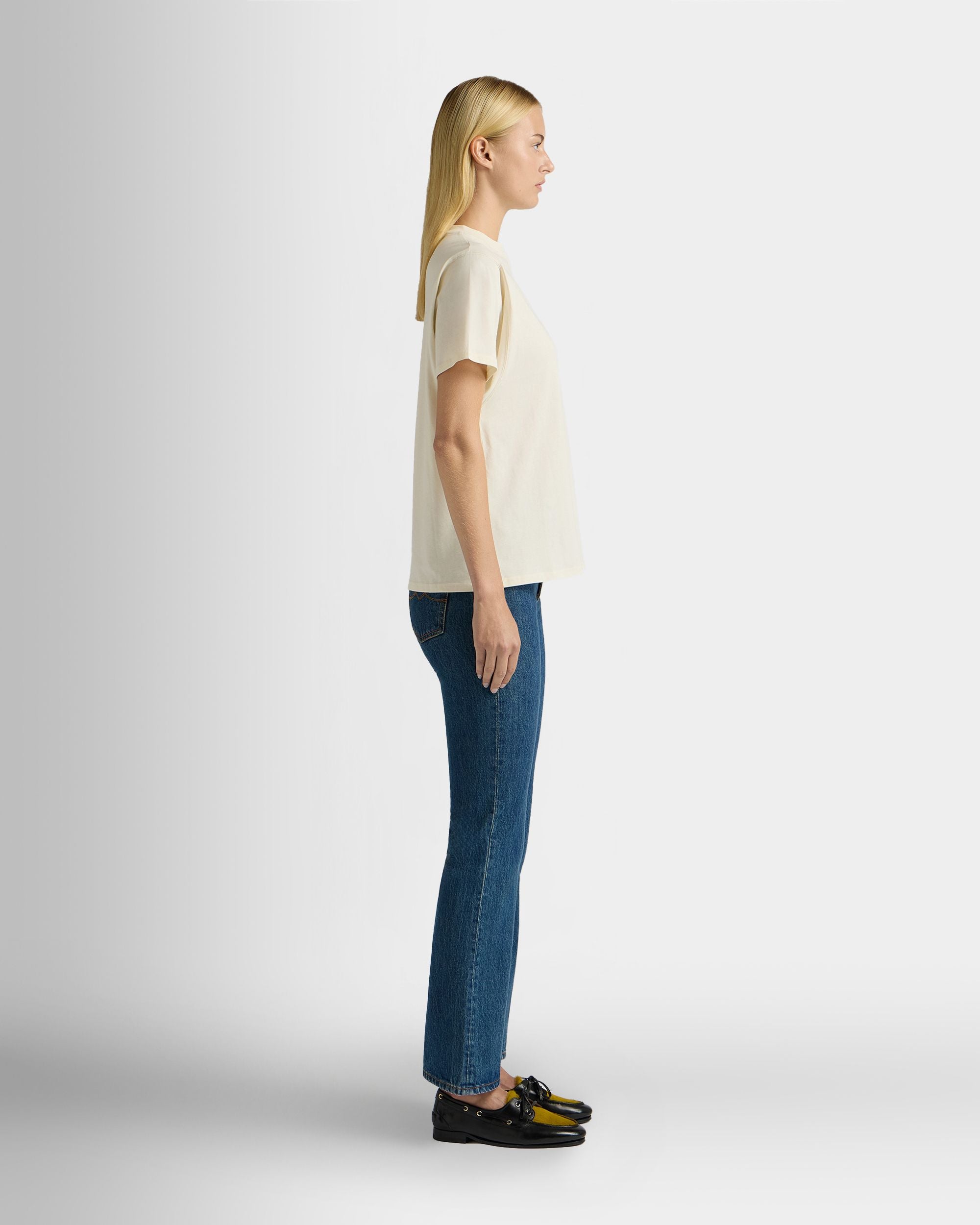 T-Shirt in Ivory Cotton With a Bally Crest - Image 5