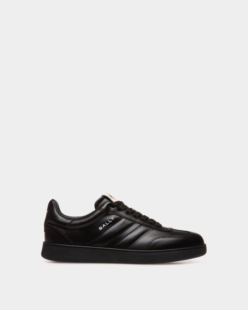 Retro Crest Sneaker in Black Leather