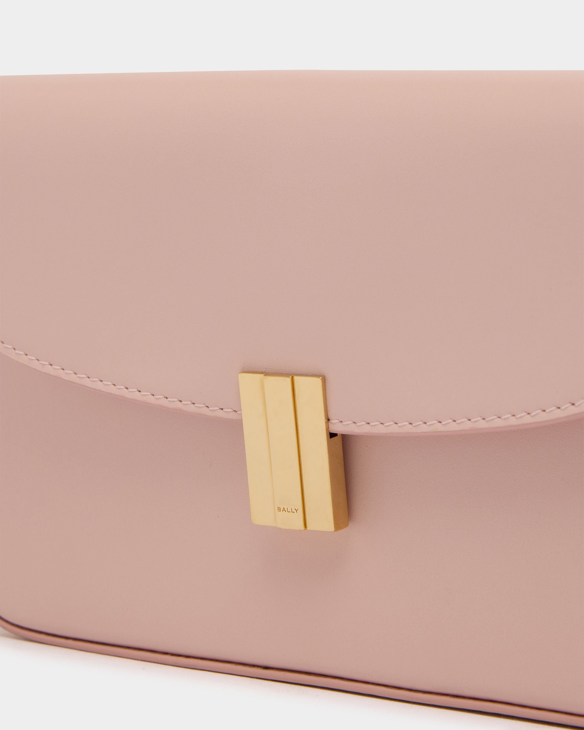 Ollam Phone Wallet in Dusty Petal Leather - Image 5