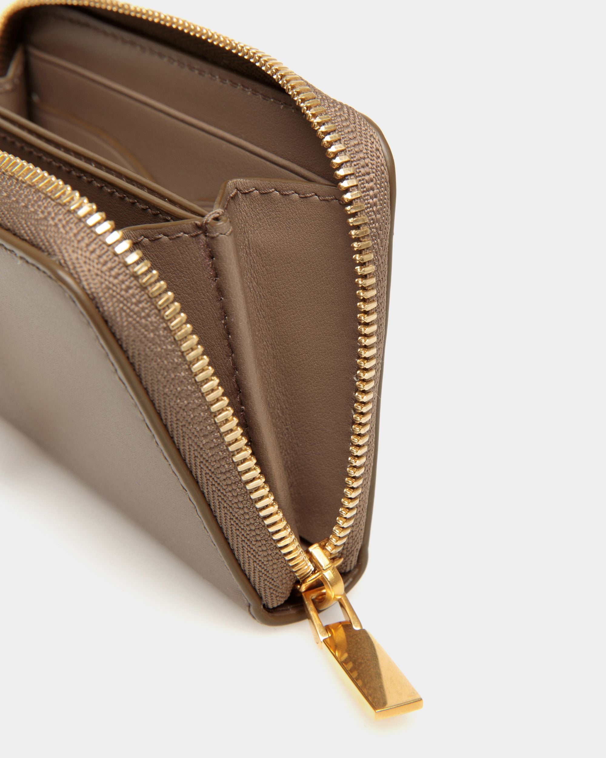 Emblem Coin & Card Wallet in Beige Leather - Image 4