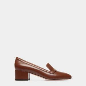 Deco Pump in Brown Leather