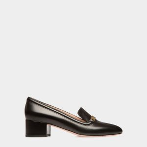 Deco Pump in Black Leather