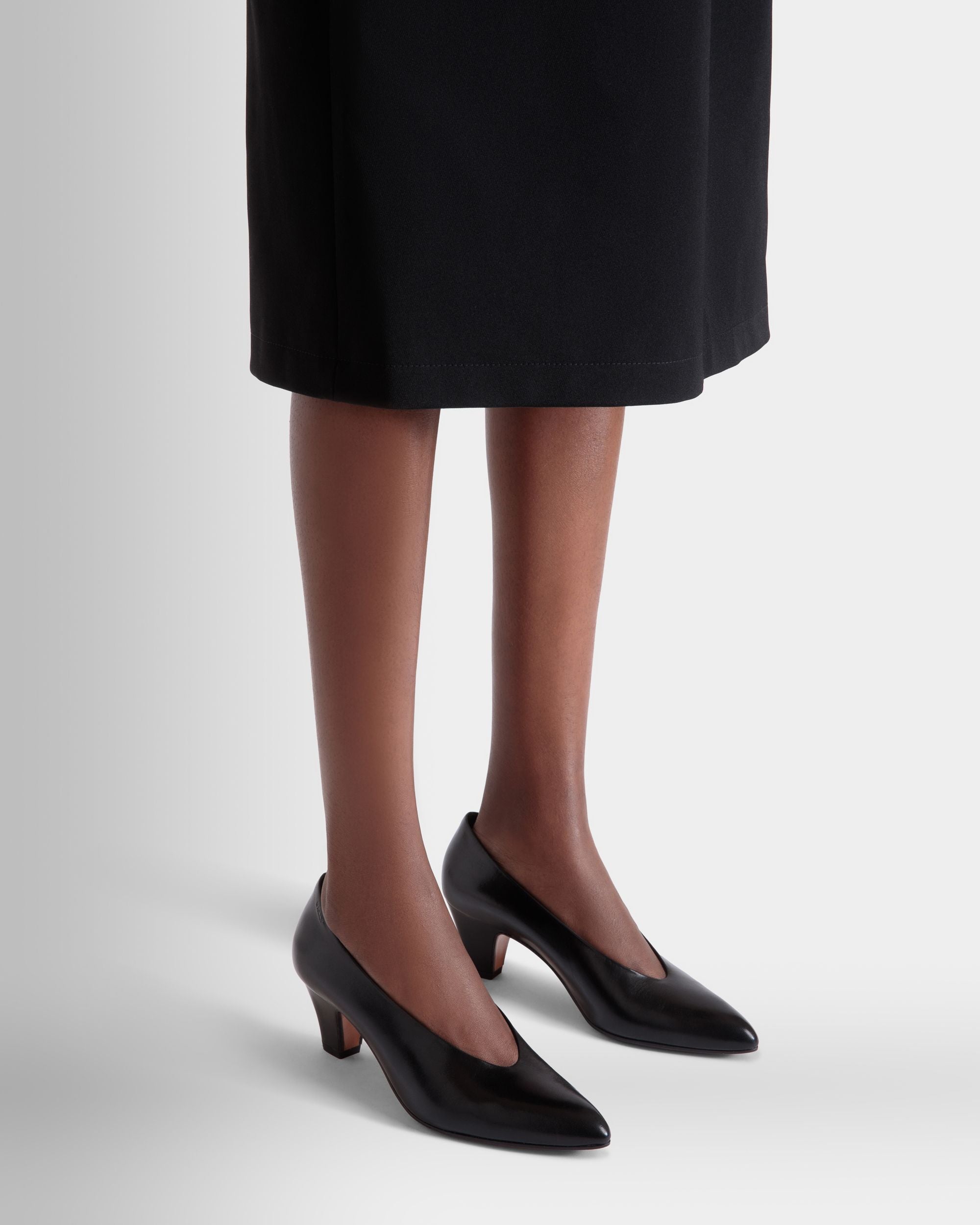 Alva Pump in Black Leather - Image 2