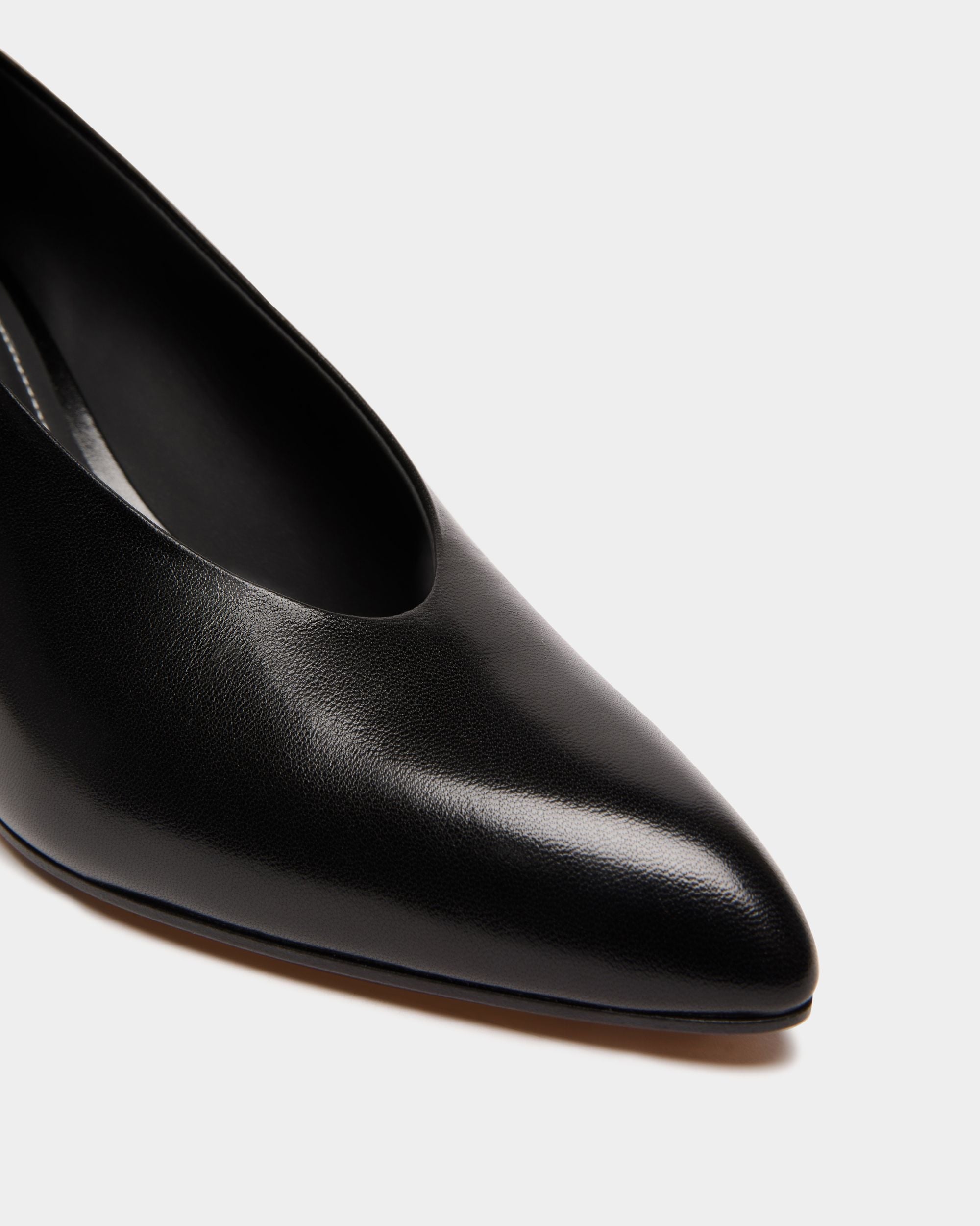 Alva Pump in Black Leather - Image 6