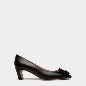 B-Bow Pump in Black Leather