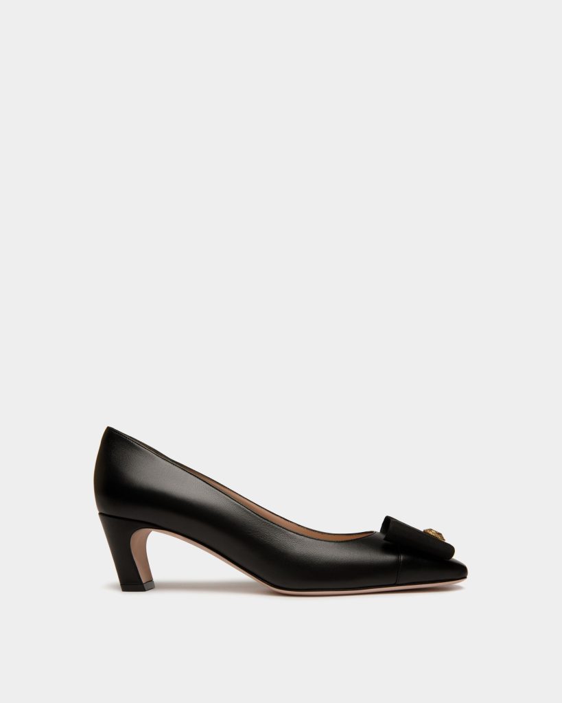 B-Bow Pump in Black Leather