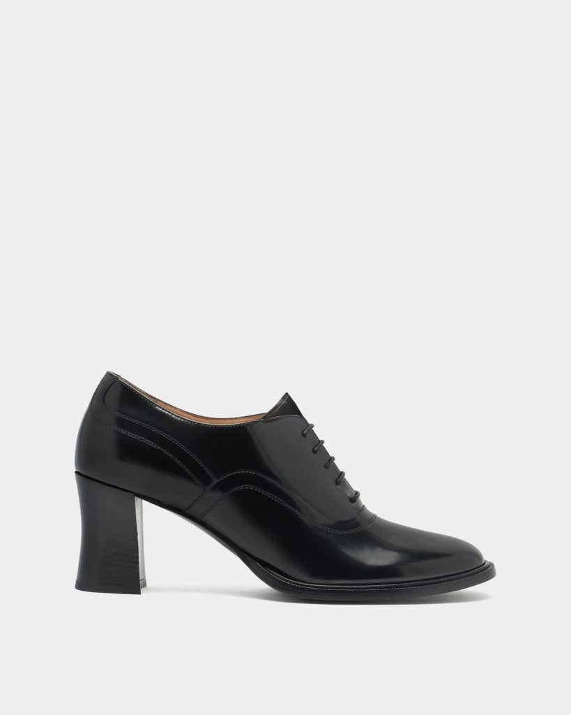 Saule Lace-up Pump in Black Brushed Leather