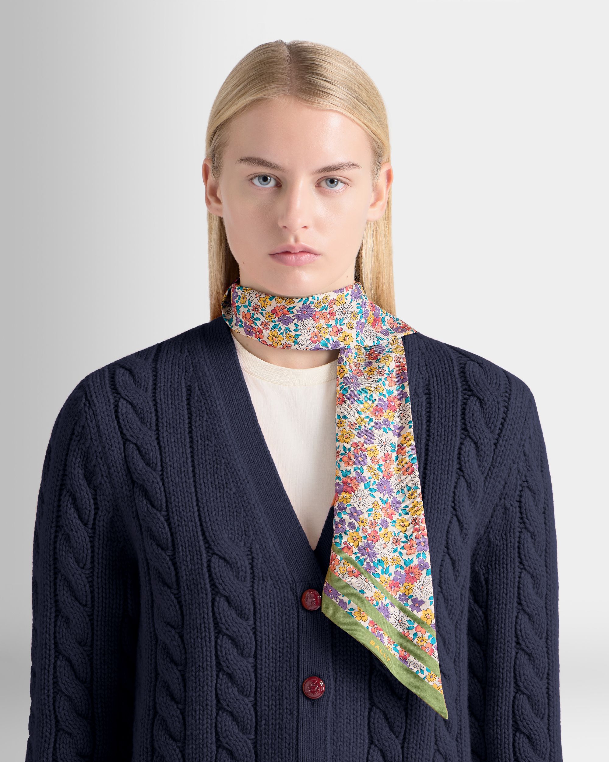 Neck Bow With a Floral Print in Beige Silk - Image 2