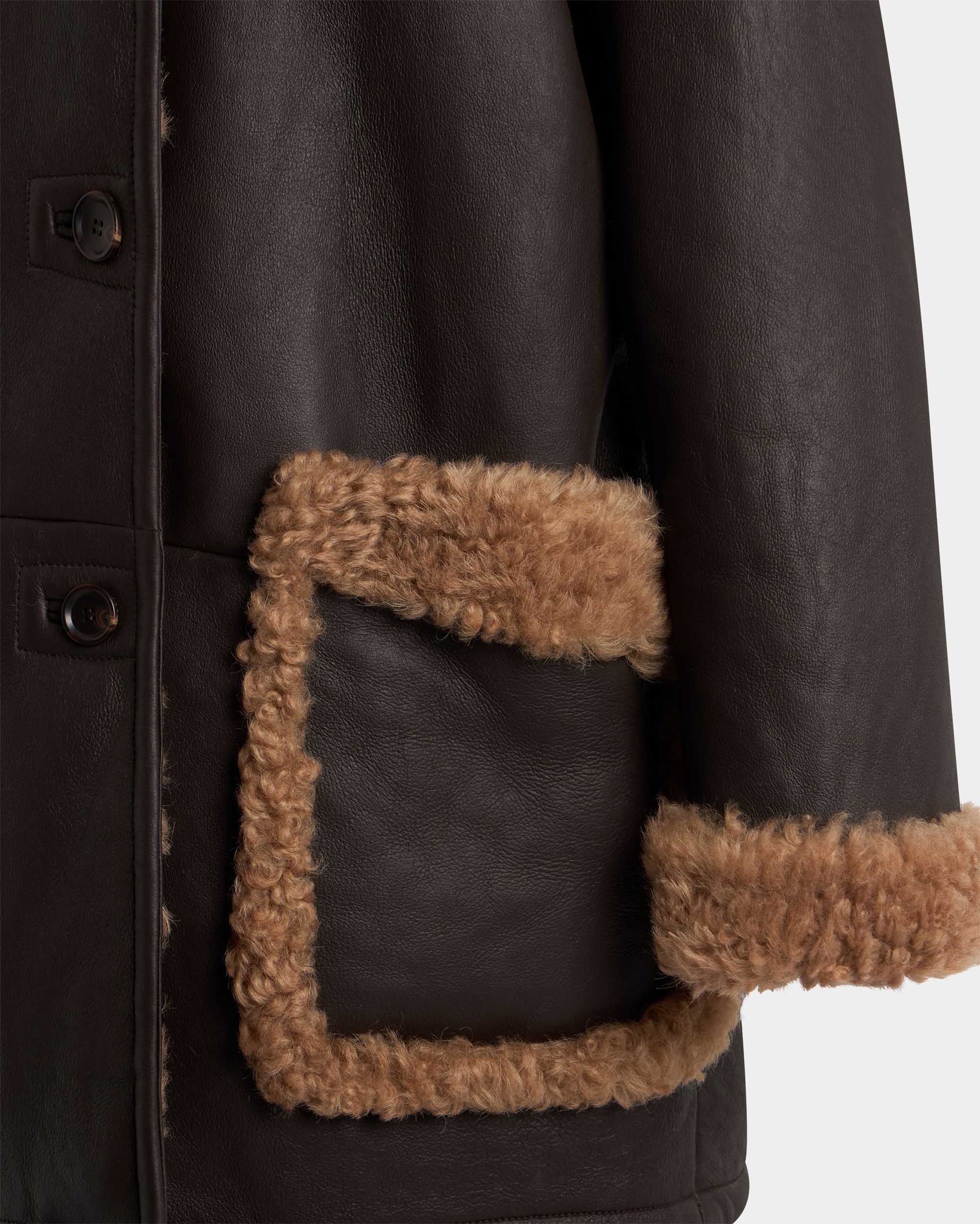 Coat in Brown Leather And Beige Shearling - Image 2