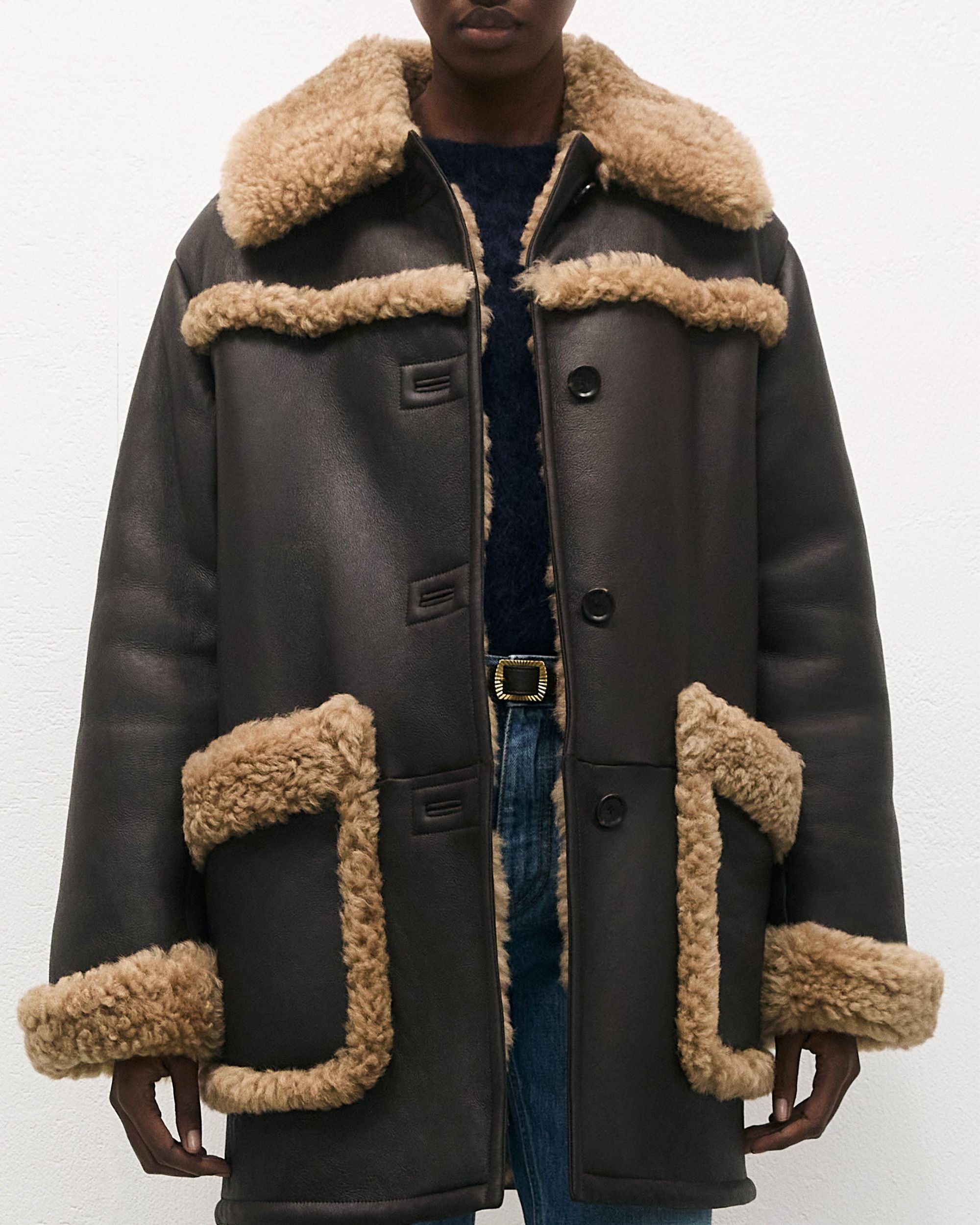 Coat in Brown Leather And Beige Shearling - Image 3